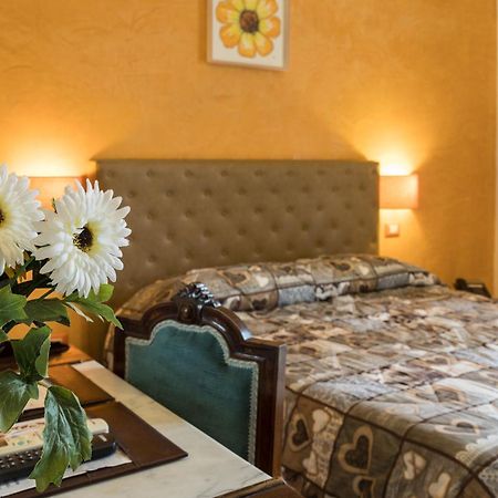 Locanda Dei Fiori Pistoia Bagian luar foto