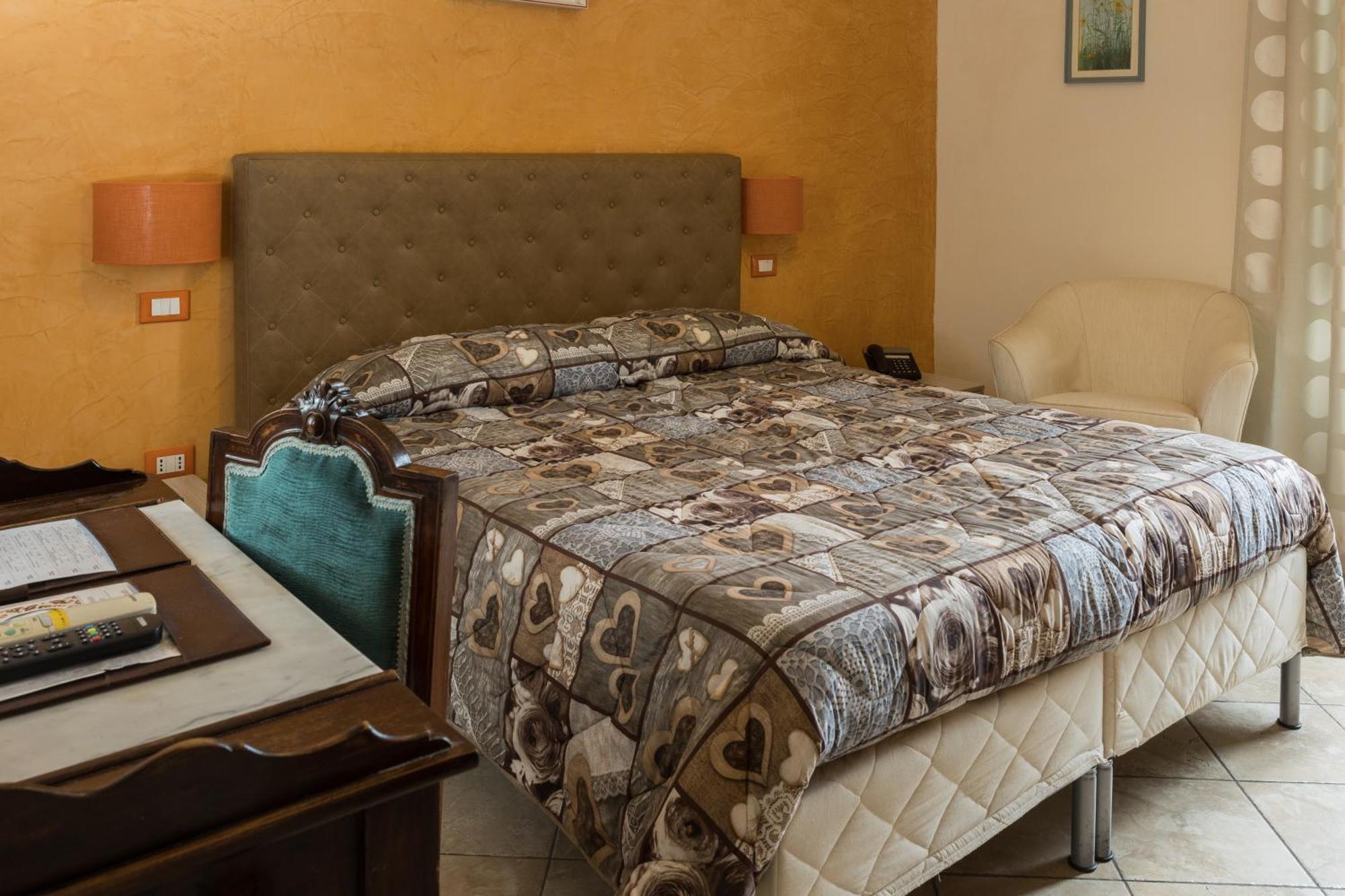 Locanda Dei Fiori Pistoia Bagian luar foto