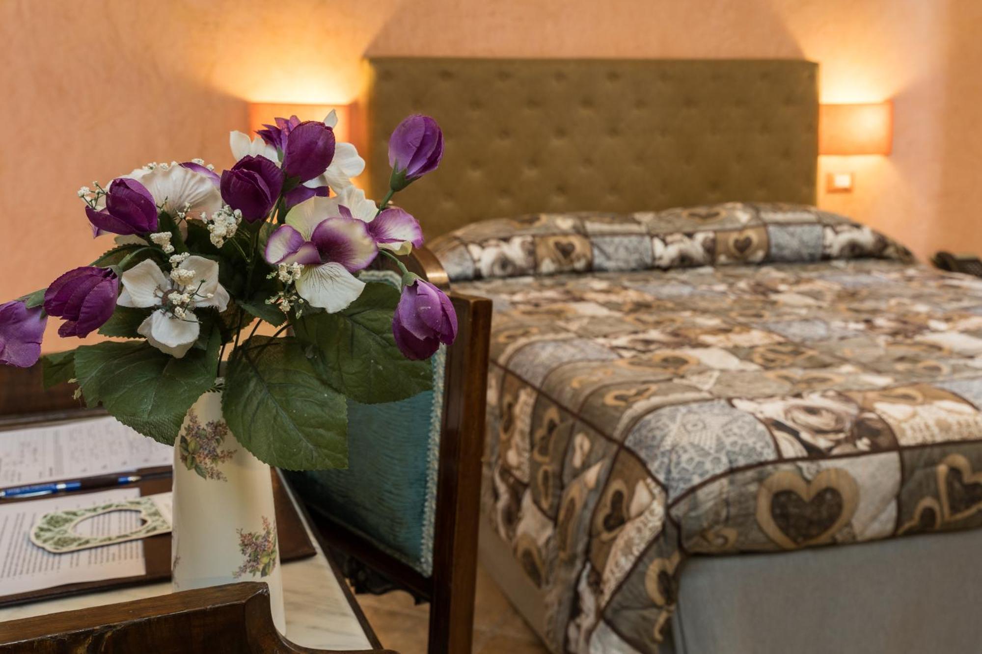 Locanda Dei Fiori Pistoia Bagian luar foto